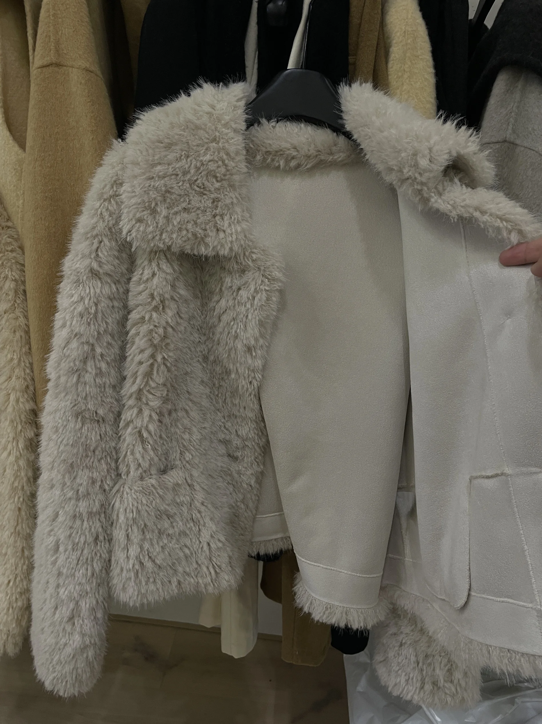 Faionable ort Fur Leather Coat Women's Turn-down Collar Eco-friendly Synthetic Fur Soft Warm Winter Outerwear