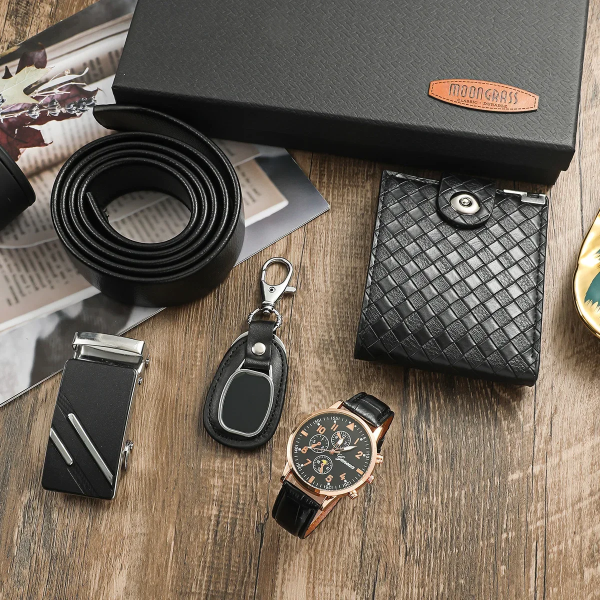 5 قطع - طقم ساعات وحزام عصرية فاخرة للرجال مع سلسلة مفاتيح ونظارات عصرية ومحفظة - صندوق هدايا مثالي لعيد الأب