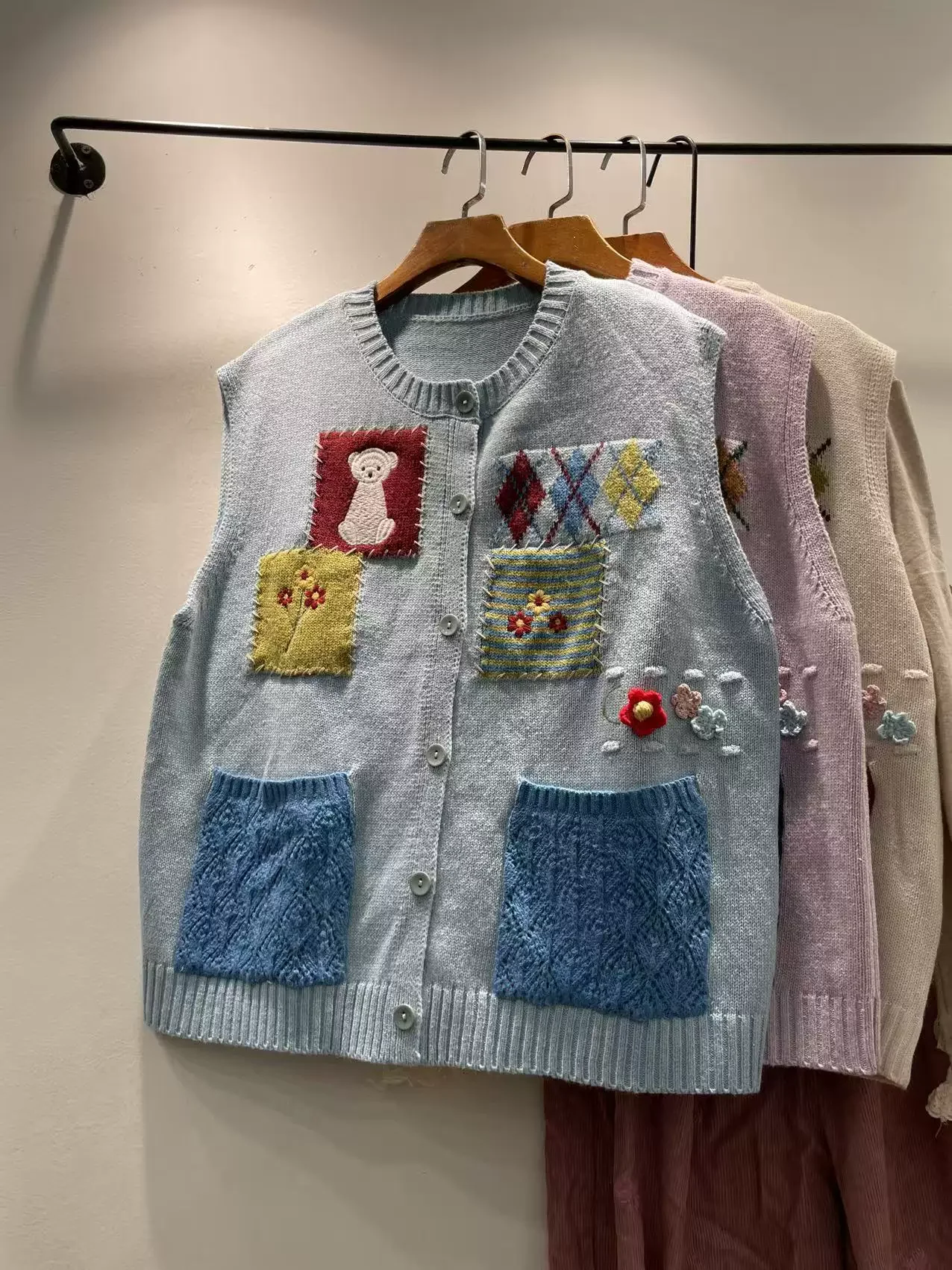 

2026 японский милый кардиган без рукавов для женщин, весенний каваи, бежевый, синий, фиолетовый, свитер с нашивкой, жилет, милая одежда