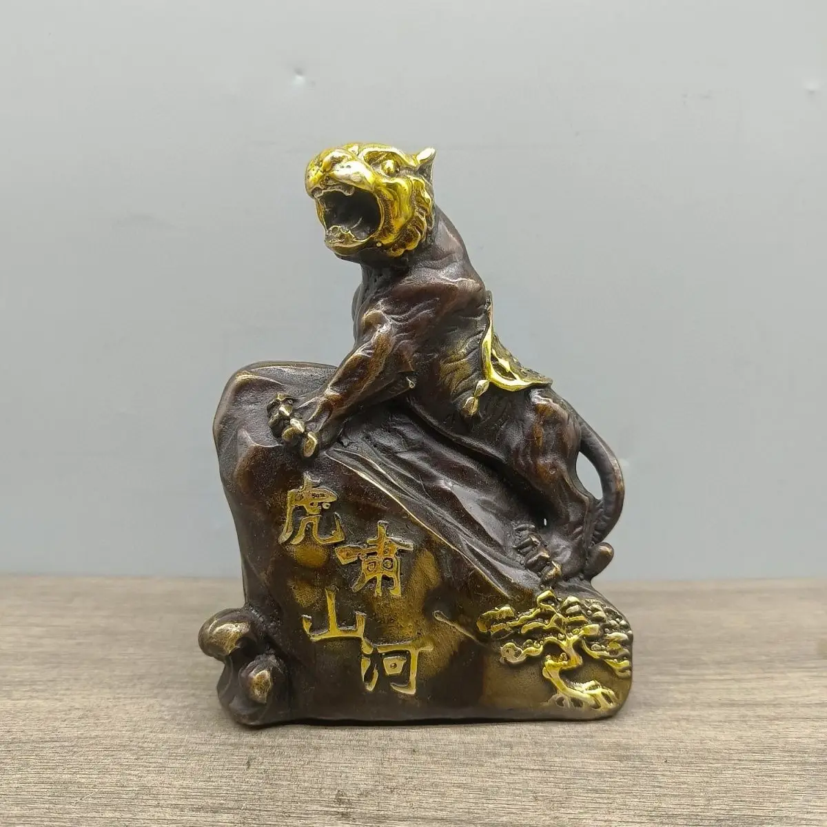 

Brass up the mountain Tiger Roar Mountain River Collection Zodiac Crafts Bronze Living Room Tiger Home Ornament