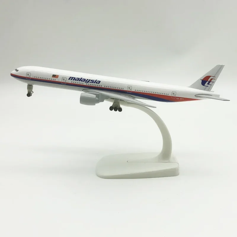 19cm Air Malaysia Airlines Boeing 777 B777 Airways Alloy Metal Airplane Model Diecast Air Plane Model &Wheels Aircraft Aeroplane