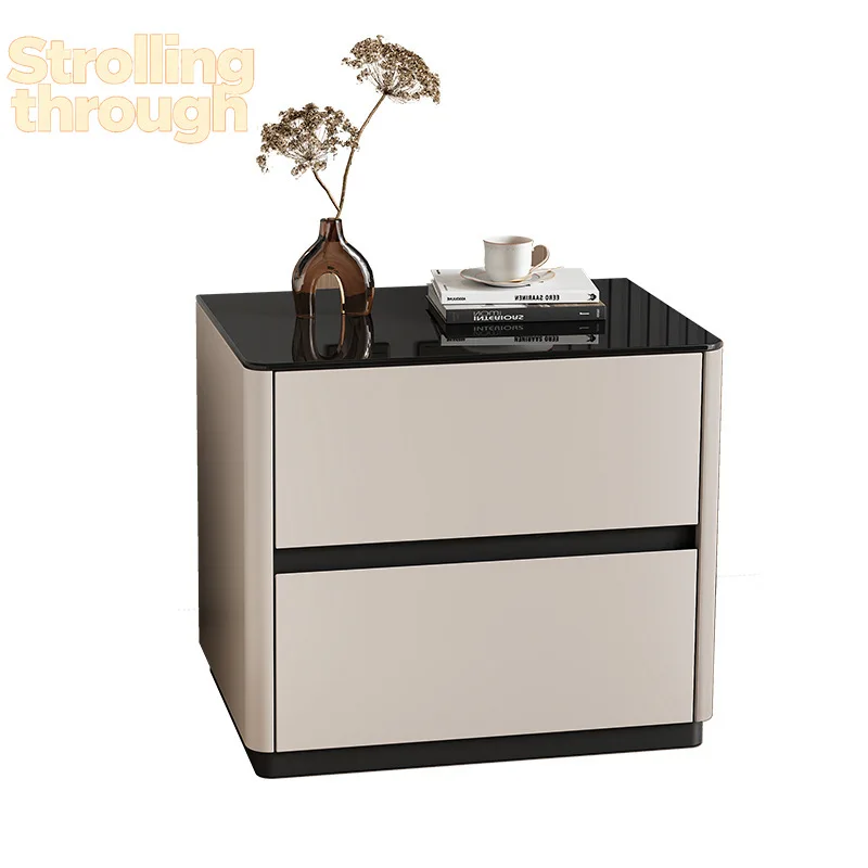 

Итальянская минималистичная прикроватная тумбочка из массива дерева с покрытием под краску, легкая роскошная, высококачественная, для спальни, с маленькой стеклянной столешницей.