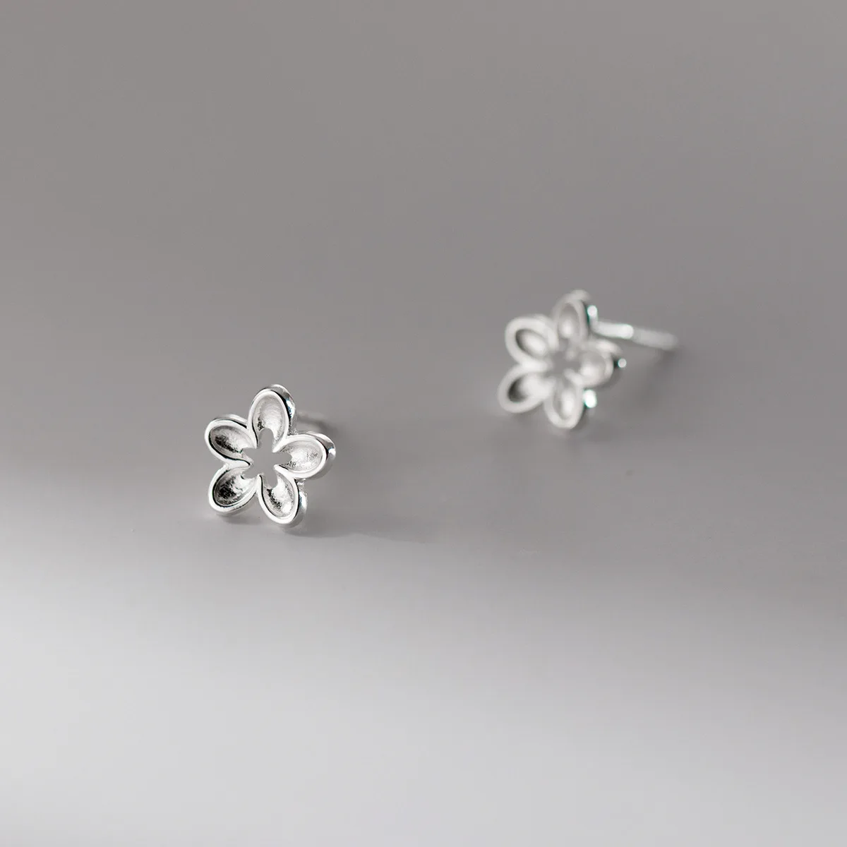 100% 925 Sterling Silver Flower Studs Earring for Women Girl Fashion Geometric Hollow Out Design Jewelry Party Gift Dropshipping