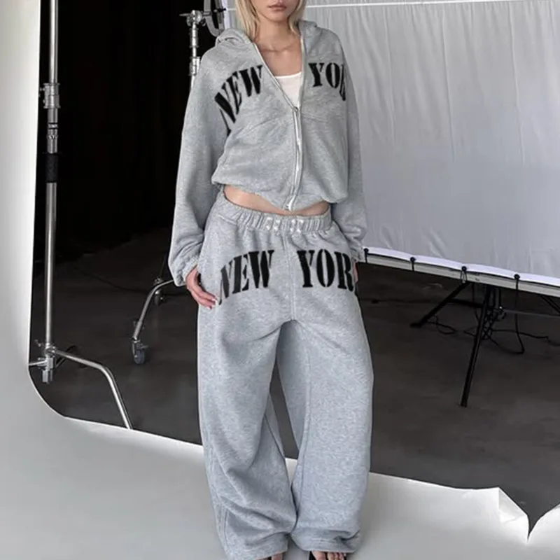 

Женский модный комплект в стиле хип-хоп: свитшот с винтажным принтом и брюки с завышенной талией, прямые свободные брюки с эластичным поясом и капюшоном