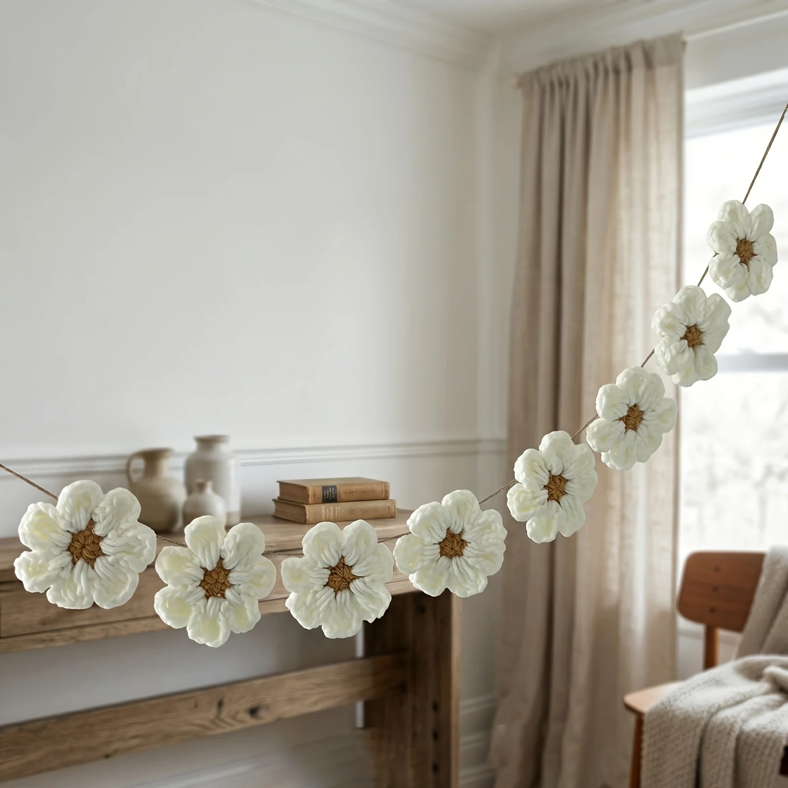 Handgefertigte Häkel-Gänseblümchen-Blumengirlande Boho Blumen-Wandbehang für Muttertag Wohnzimmer Schlafzimmer Deko 8 Blumen – Detail 2
