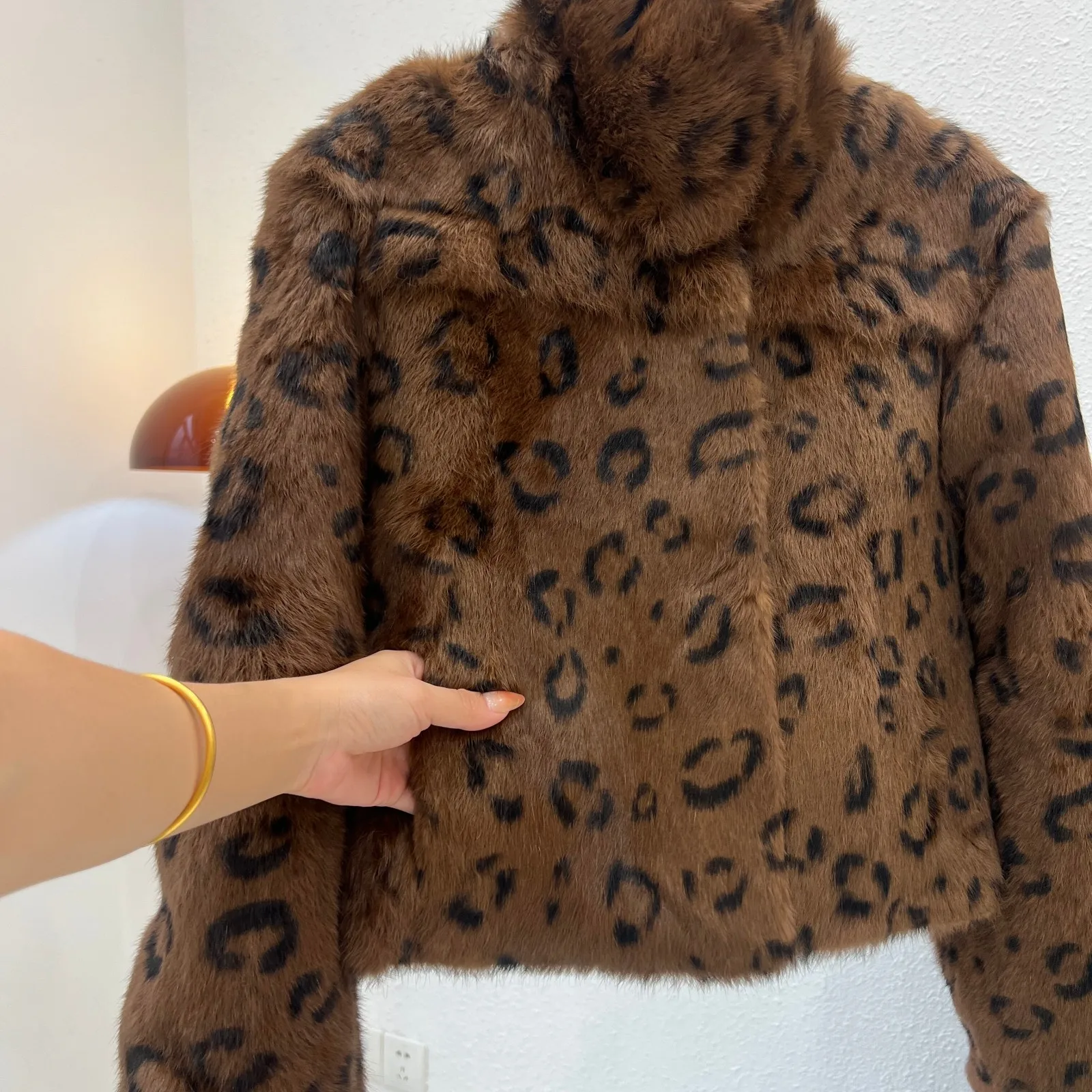 Luxuriöser Echtkaninchenfellmantel für Damen, Braun mit Leopardenmuster, Winter-Warmjacke aus Naturfell, Modischer Outdoor-Kurzmantel, Dick und Flauschig – Detail 14