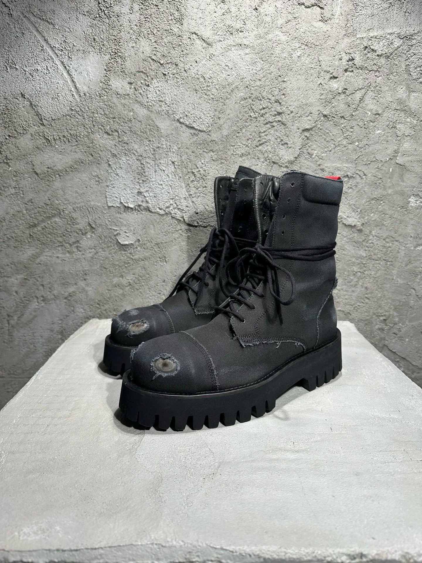 مصنع مصنوع يدويًا عالي الجودة يتم ارتداؤه بنمط رث من قماش الدنيم المعدني لأصابع القدم أحذية كاوبوي كاجوال للسيارات #3