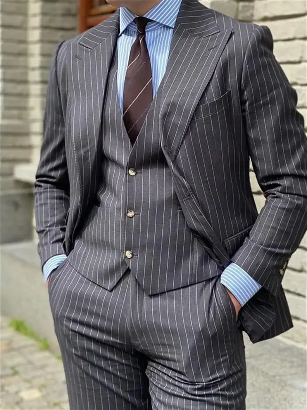 3 Pieces Grey Stripe Design Men Suits Peaked Lapel Formal Business Man Blazer Groom Tuxedo Classic Fit Male Outfit