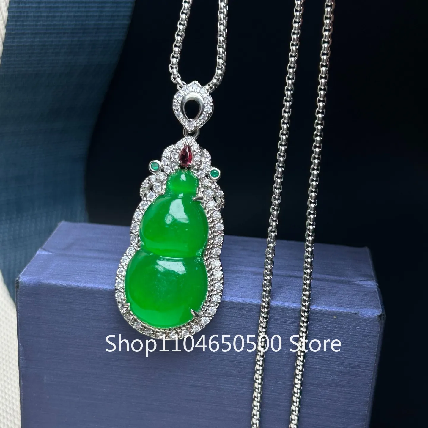 

Сертифицированный натуральный идеальный кулон и ожерелье из жадеита с высоким ледяным зеленым нефритом