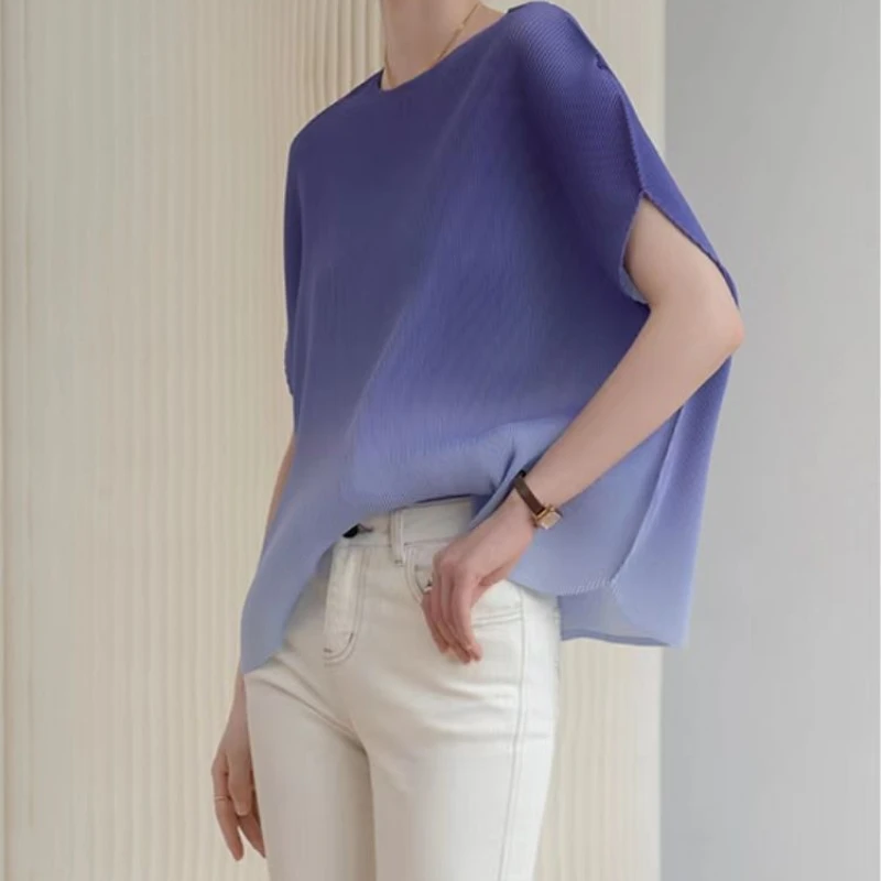 Pleated Gradient Design High-end Top for Women's Summer Short-sleeved Thin Loose Temperament Bat Shirt