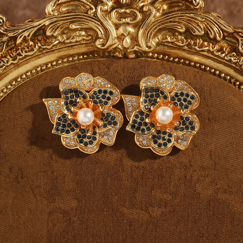 

Vintage Glass Pearl Flower Earrings Stud Woman Gold Color Petal Leaf Rhinestones Party Accessories 2025 Trend Jewelry New