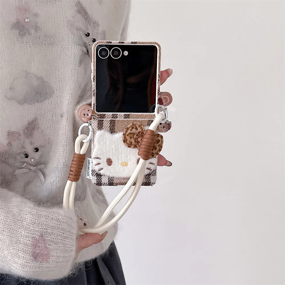 

Winter plush Hellokitty plaid fashion phone case with lanyard for Samsung Galaxy Z Flip 6 7 FE flip 5 6 flip 7 cover hand Fundas