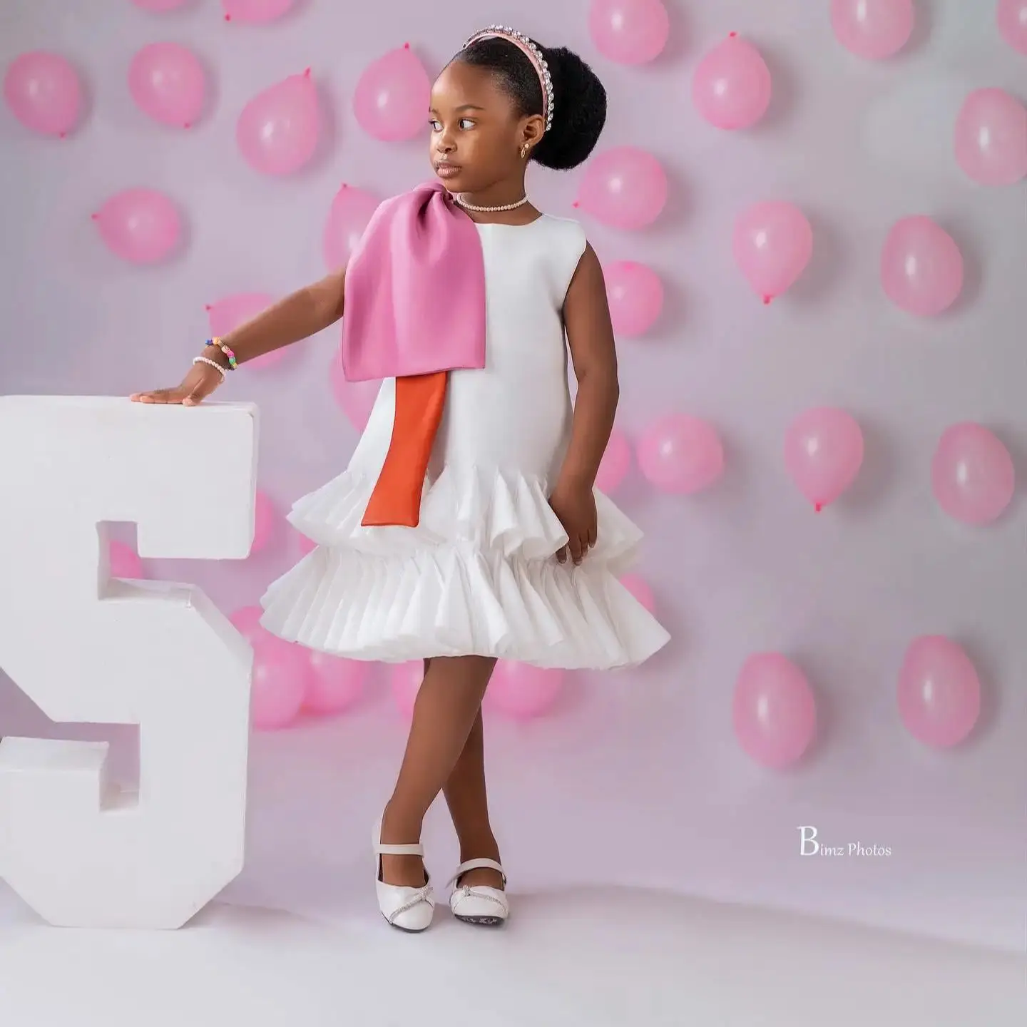 カスタマイズされた白いフラワーガールドレス 結婚式用 膝丈 プリンセス誕生日パーティードレス