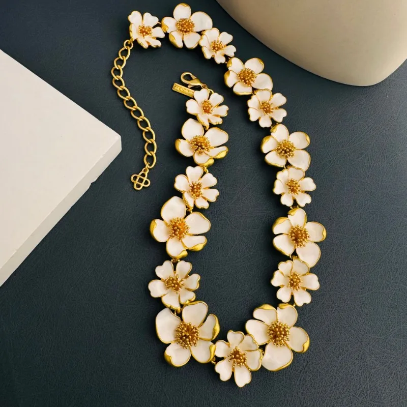

Niche Design Temperament Light Luxury Style Large-scale Glaze Enamel Flowers Old Medieval Style Heavy Necklace Statement Jewelry