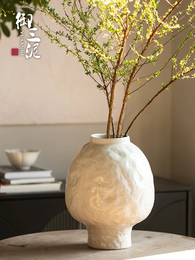 High grade dry flower ware, ceramic, white, minimalist flower arrangement, restored homestay,  living room, hydroponic vase