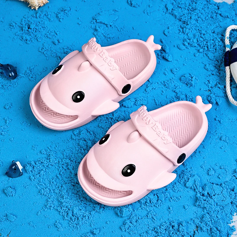 A pair of children's open-toe sandals with shark pattern design. Outdoor soft-soled comfortable and lightweight slippers,YD-2398