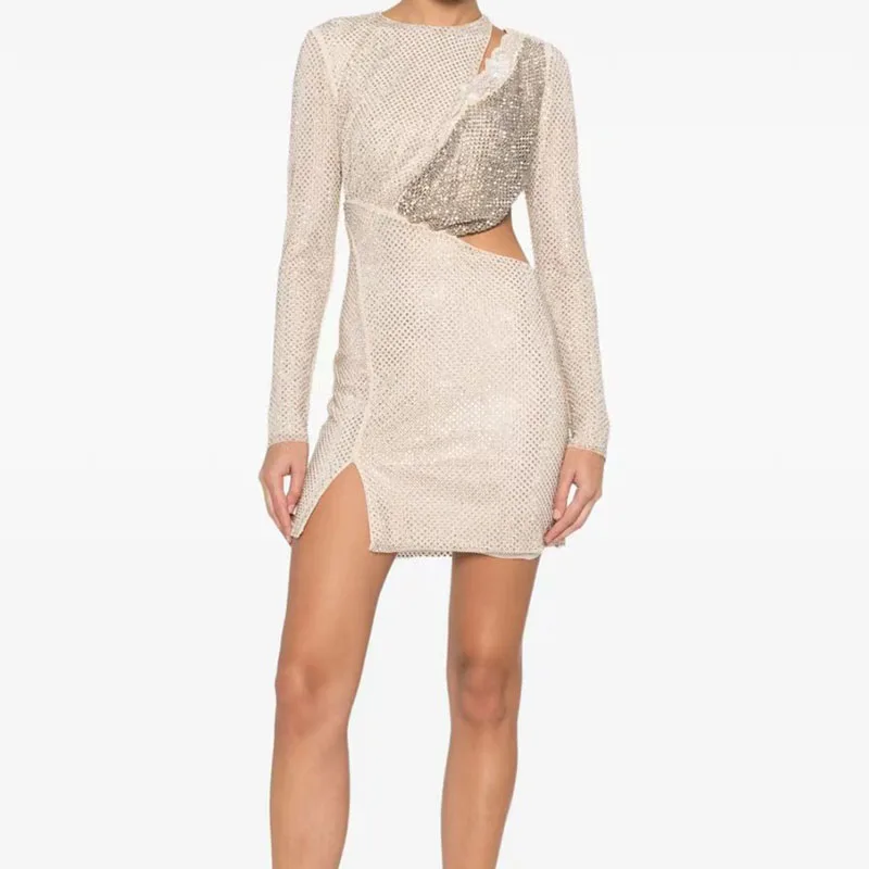 Vestido de renda patchwork com strass, ombro de fora, recorte, cintura, emagrecimento irregular e vestido que abraça o corpo