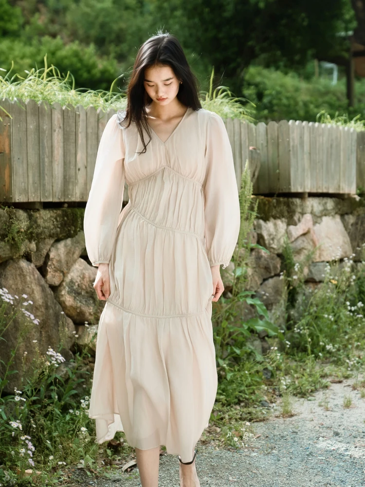 

Chic Lantern Sve V-Ne Gown in Beige with Pleats Loose Slimming Long Dr Casual High Waist Spring Summer Autumn Long Skirt