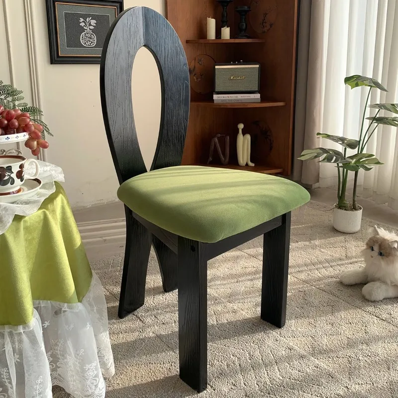 كرسي خشبي بمسند ظهر متين على الطراز الفرنسي القديم لغرفة المعيشة وتناول الطعام الفاخر وكراسي حديثة بسيطة تصميم أثاث دالبا