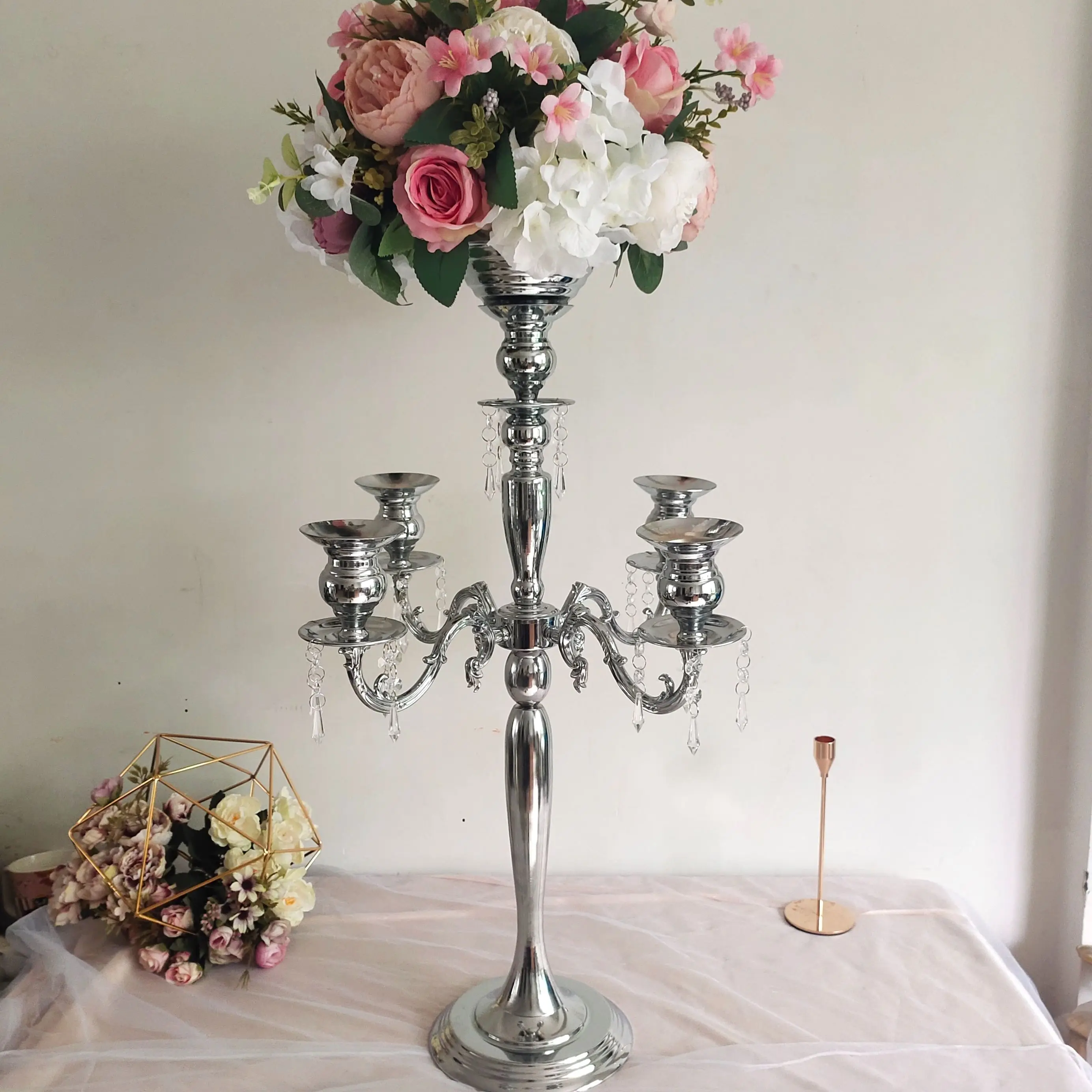 

European Electroplated Metal Candle Holder 5 Head Candlestick With Crystal Chains Table Center Decor Wedding Decoration