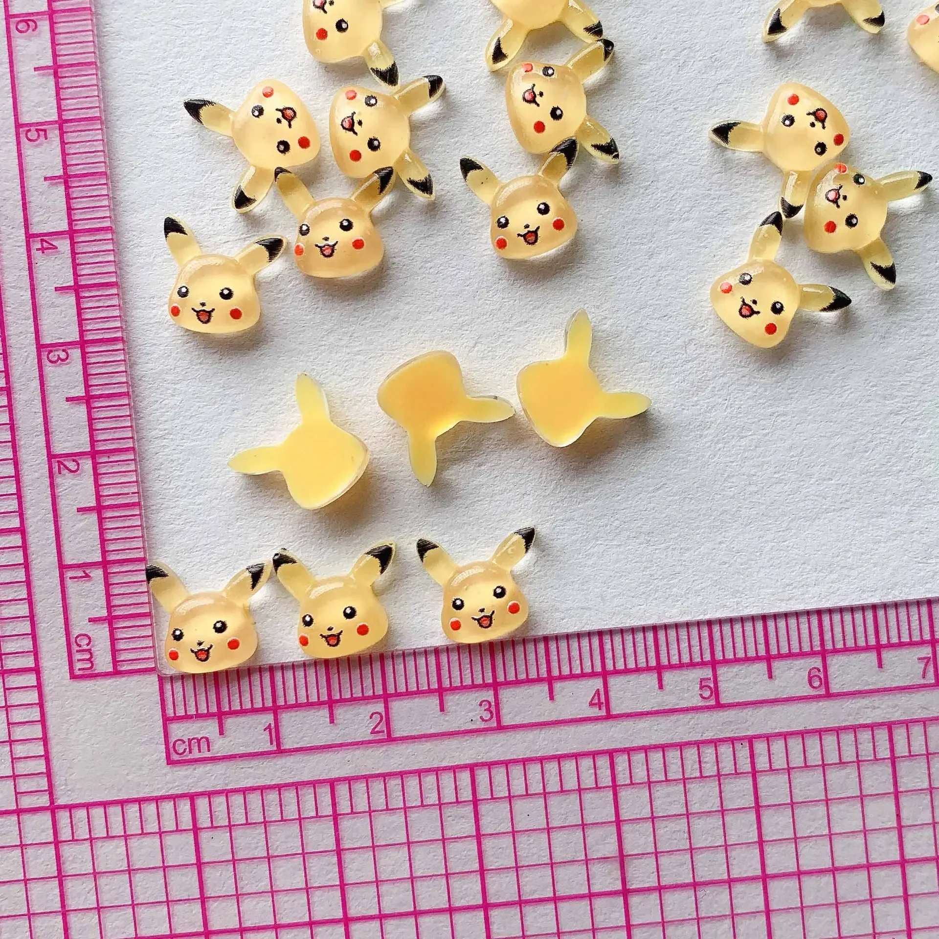 50 pçs pokemon resina encantos do prego dos desenhos animados anime pikachu resina acessórios arte do prego diy material de jóias