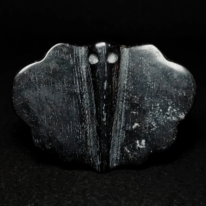 YIZHU CULTUER ART Size 7.5 x 5.7 cm Old Chinese Hongshan Culture Black Magnet Jade Carving Pixiu Beast face Pendant Collection