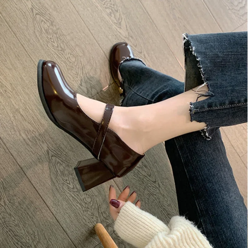 Fall 2024 new women\'s fashion comfortable square head shallow mouth loafers
