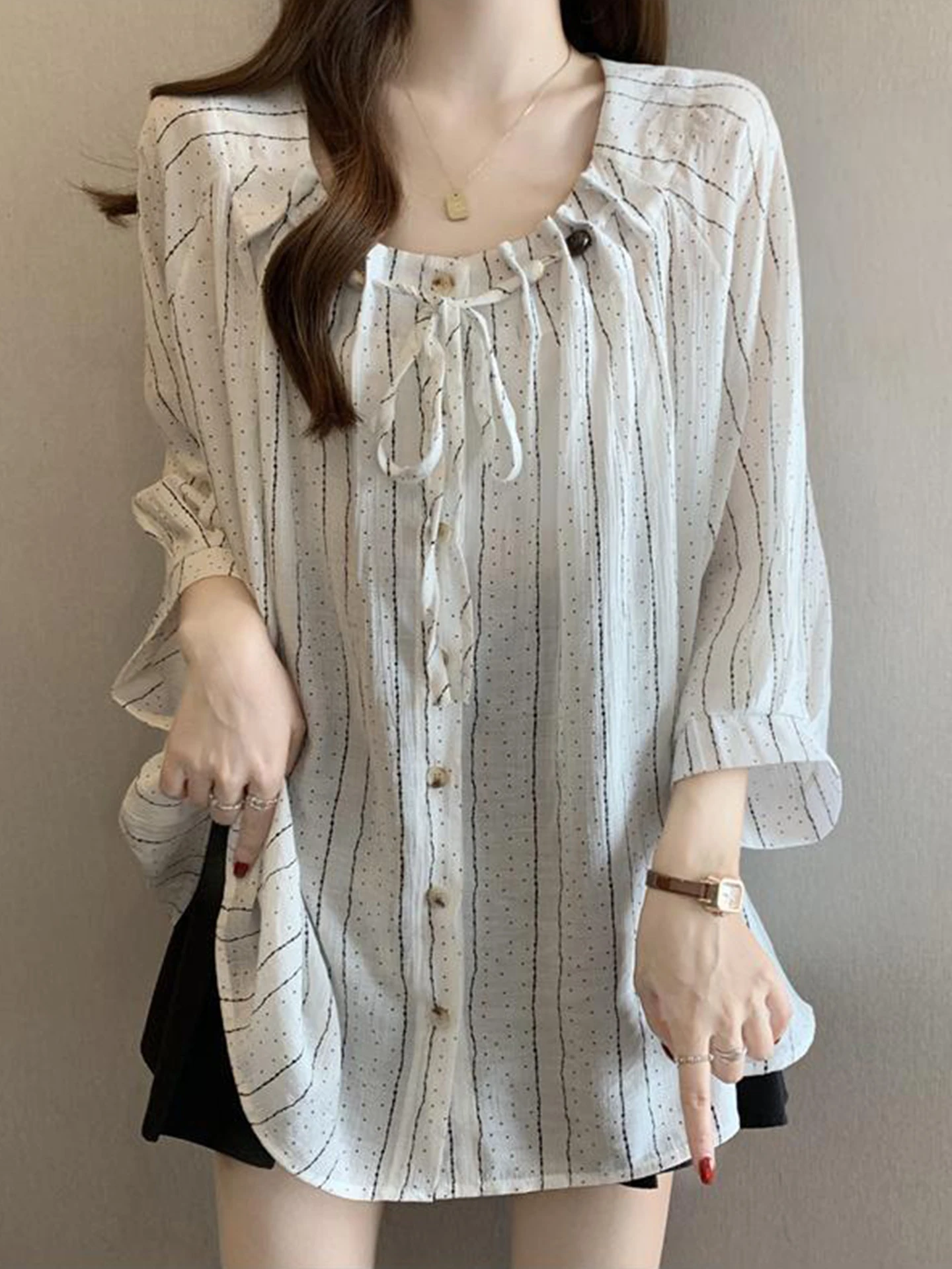 

Новая весенняя женская блузка в полоску с цветными блоками, свободного кроя, скрывающая живот, в корейском стиле, больших размеров, с принтом, повседневная.