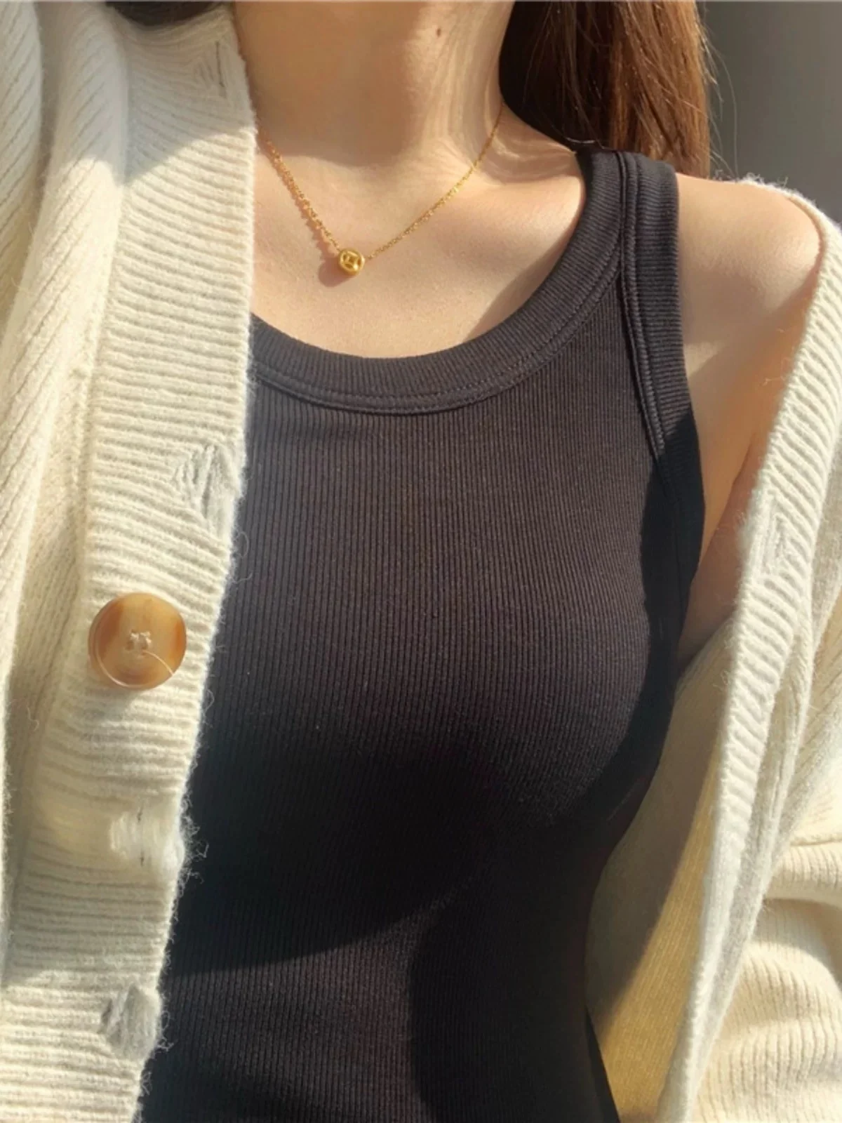 

Bla Knitted One-Piece Vest Women's Inner Wear with Chest Pad Spring Summer 2026 High Elastici U-Ne Warm Daily Vest Top