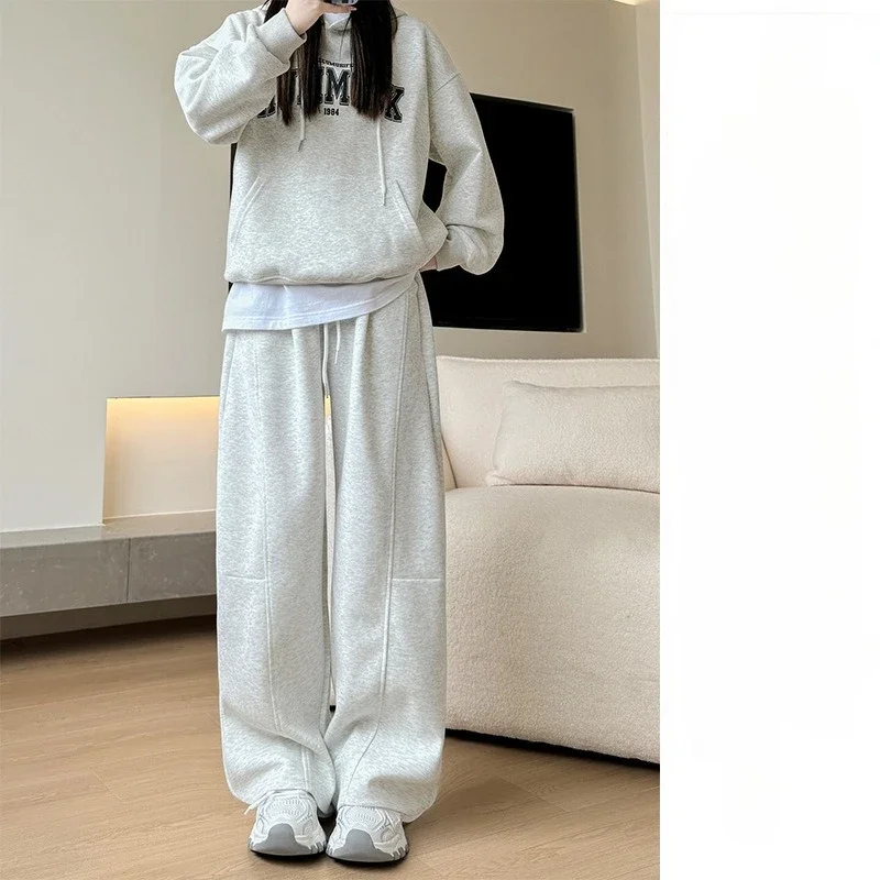 ネイビーブルーの女性用バナナスウェットパンツ、スリムストレートワイドレッグパンツ、ゆったりシミターデザイン、春と秋に最適