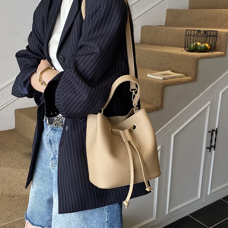 

​​2025 SS Spacious Hobo Bag, Convertible Top Handle Shoulder Purse for Women Chic Day to Night Tote, Structured Bucket Carryall​