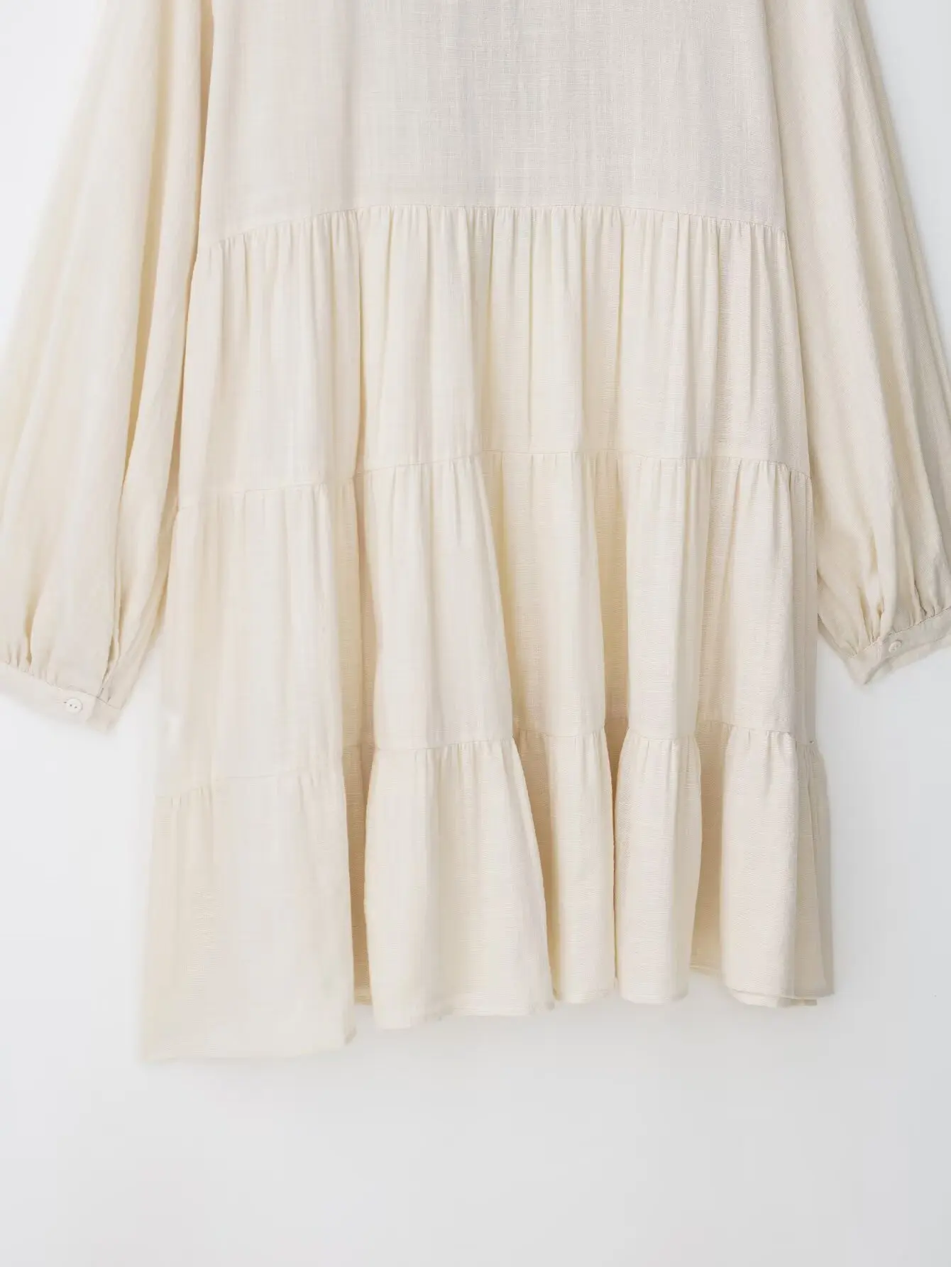 2025RARA صيف جديد للمرأة عادية بسيطة موضة الخامس الرقبة مطوي التطريز الربط فستان قصير بأكمام طويلة