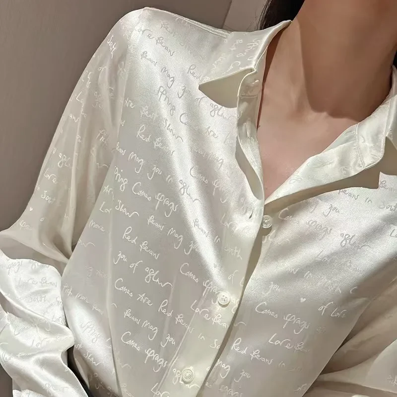 Camisa de seda manga comprida, jacquard, toque suave, emoções infinitas, poema de amor inglês, letra bege, nova moda, verão, 2024