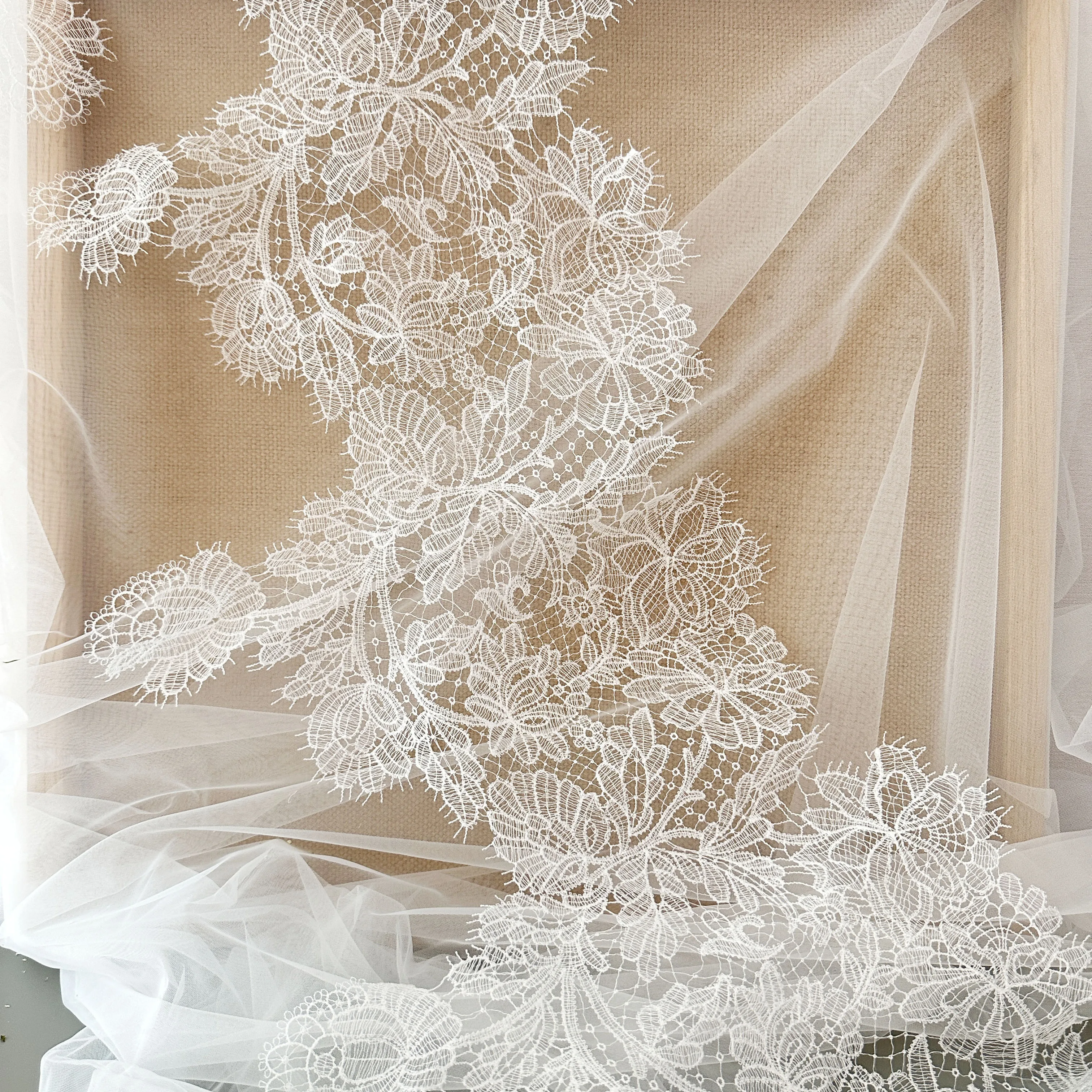Spitzenstickerei-Streifen, handgefertigte DIY-Accessoires für die Hochzeitskleiddekoration, weißes Netzgewebe, durchbrochener Stoff, hohe Qualität – Detail 3