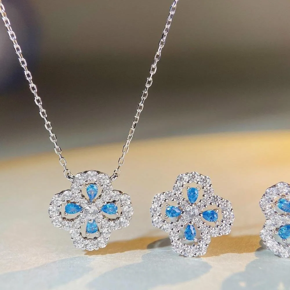 Vierblättriges Kleeblatt Pavé-Aquamarin-Ohrstecker für Damen 14K Weißgold Glücksbringer Edelschmuck – Detail 4