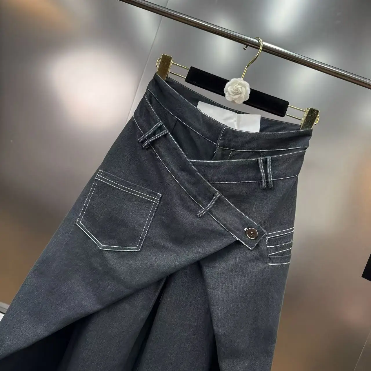 2025 Autumn Versatile Slim-Fit Vintage Button Patchwork Street Style Fake Two-Piece Jeans