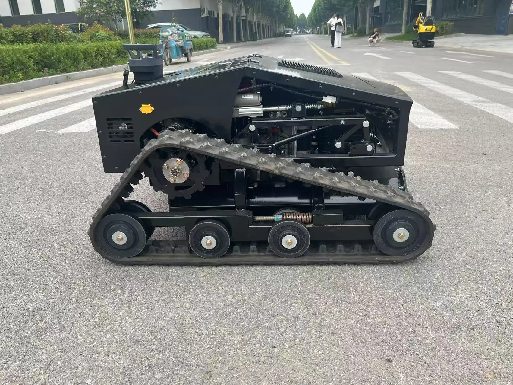 원격 제어 예초, 지능형 보행, 45 °   경사면 안전 등반, 과수원 농장 제초 로봇, 유연한 원격 제어