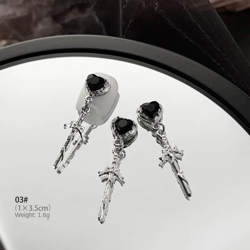 حلي أظافر الهالويون ، سلسلة مظلمة ، إكسسوارات متدلية ، لوازم أظافر متقاطعة ، مجوهرات فنية متقاطعة ، غراب عتيق ، قلب