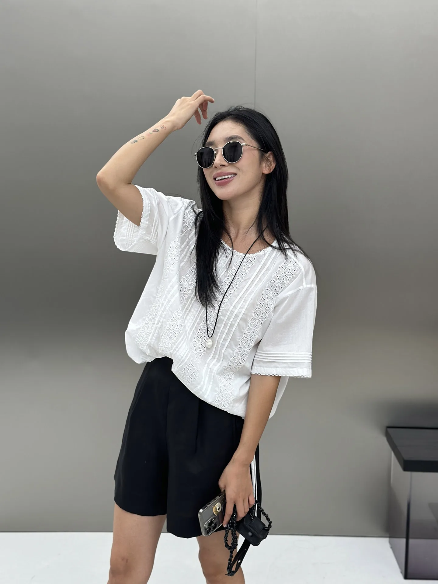 

Однотонная хлопковая рубашка с объемной вышивкой, свободного кроя, с вырезами, повседневная, для многослойных образов, женская, дышащая, комфортная, в уличном стиле