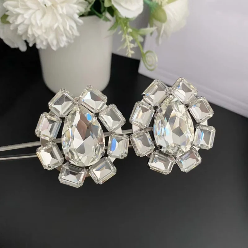 

New Special OfferFlower Crystal European and American Personalized Trendy Ear Clip