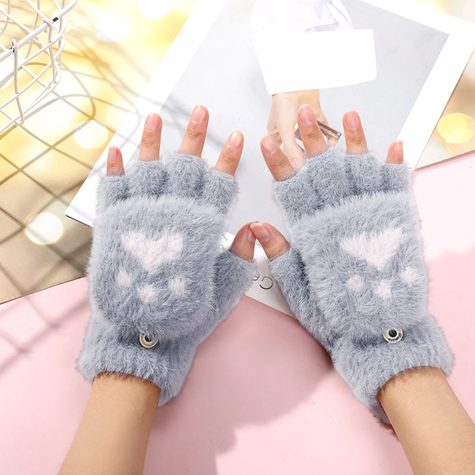 Plush Kawaii Cat Paw Gloves Cosplay Faux Fur Plush Cat Gloves with Flap Cover Design for Cold Weather Winter