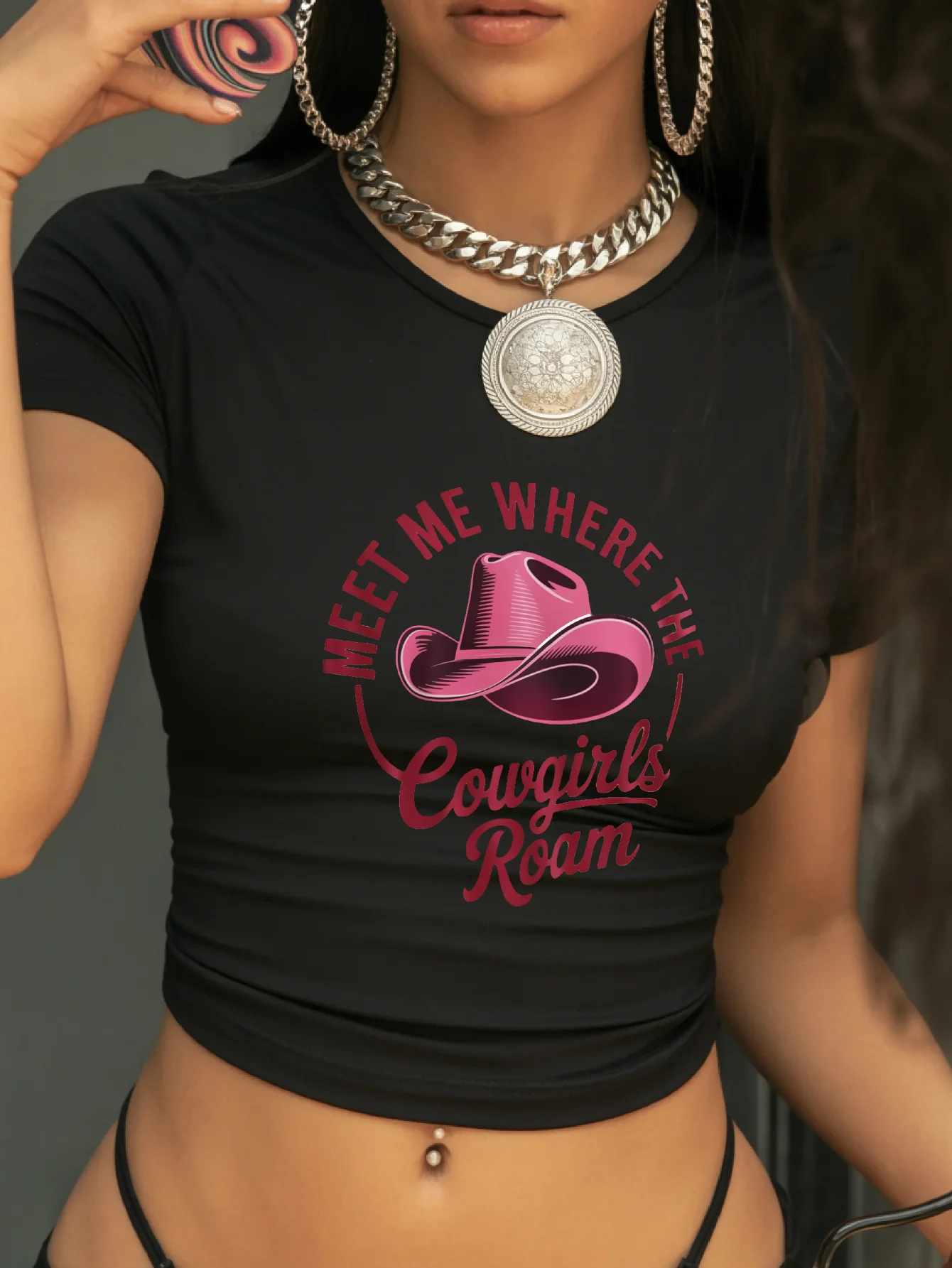 Camiseta de Verano de Manga Corta con Estampado de Vaquera Rosa para Mujer, Estilo Harajuku, Ropa Estética con la Frase 'Meet Me Where The Cowgirls Roam'