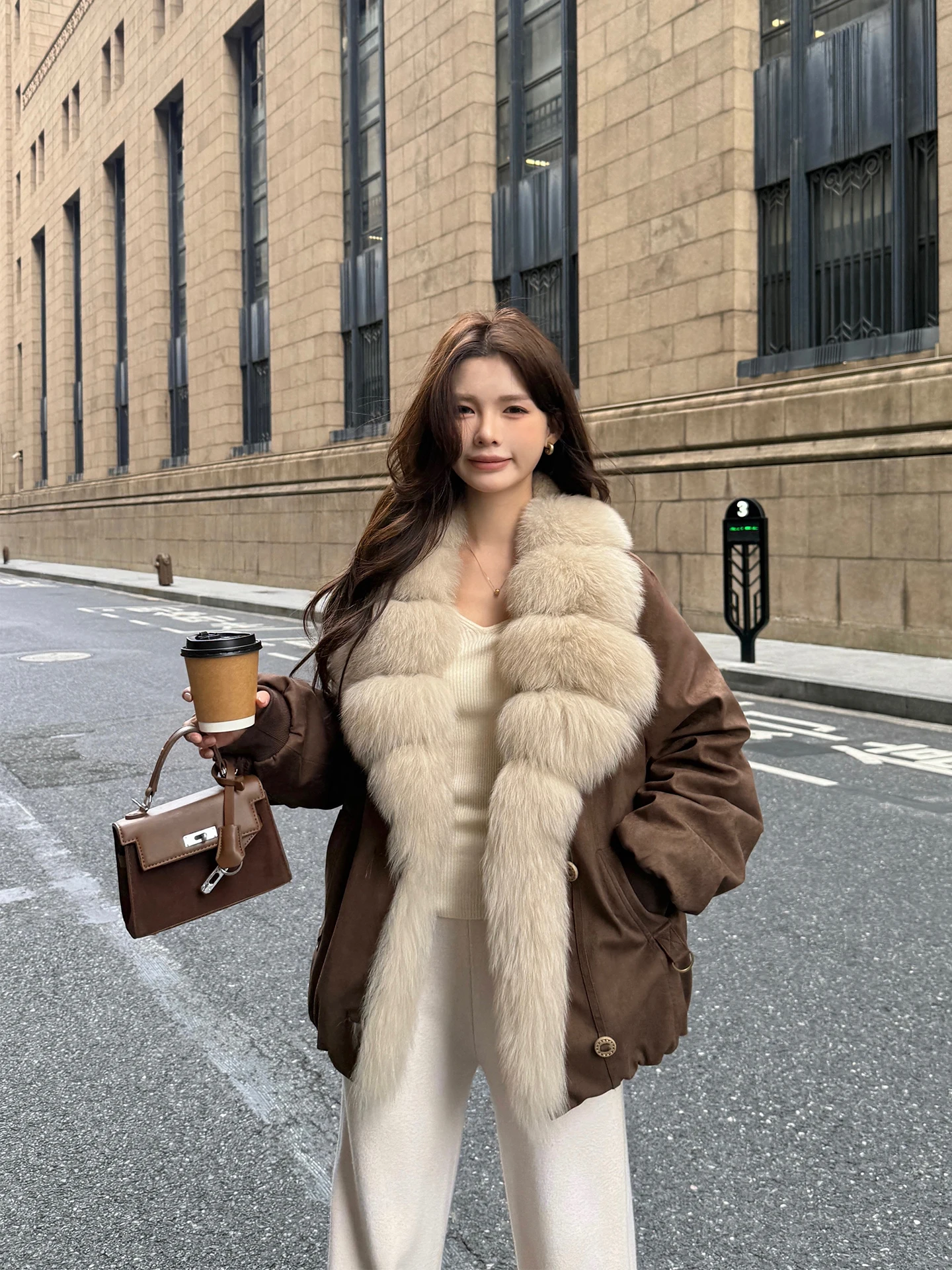 

Зимняя новинка: женская парка средней длины Su la Thi Mousse с мехом, на гусином пуху, с длинными рукавами, приталенного кроя