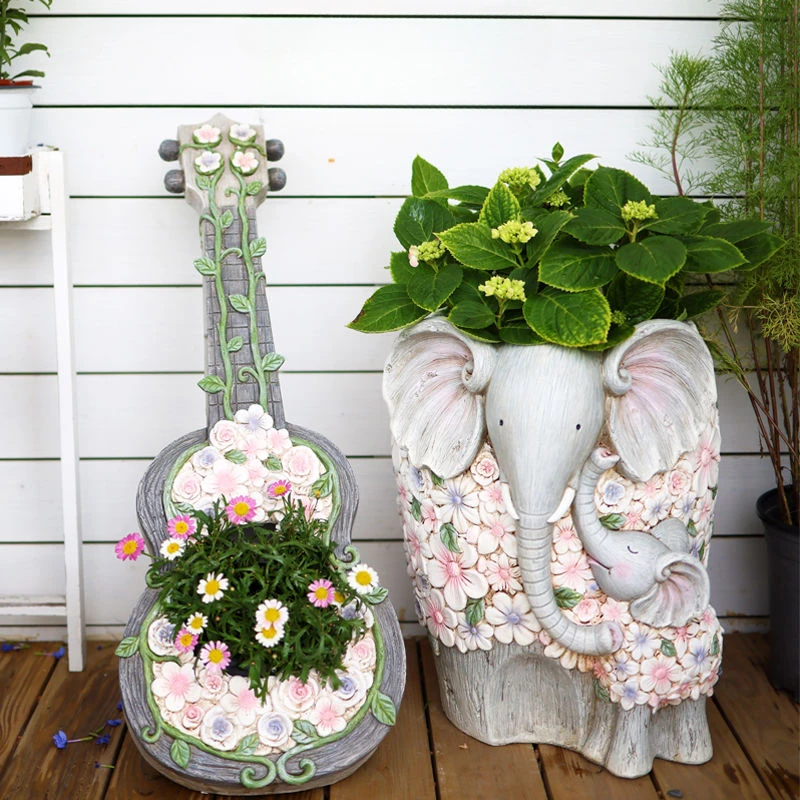 

Декоративные украшения в виде слона Villa Garden Пара балконов при входе во дворе украшены на открытом воздухе.