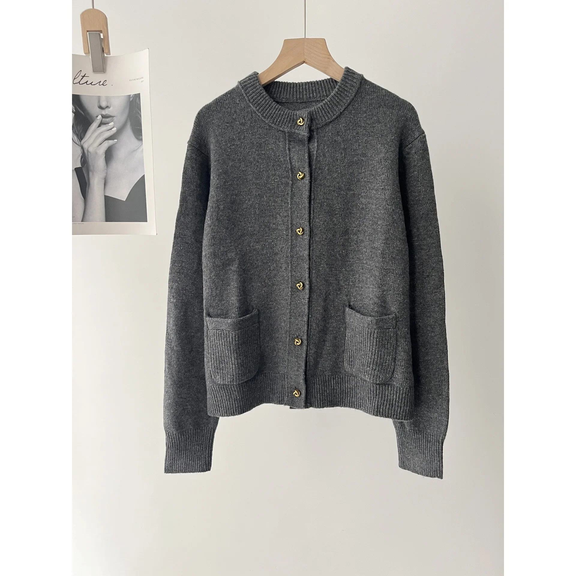 Women's clothing Xiaoxiangfeng Qianjin style Thunder gray soft waxy wool blended round neck knitted cardigan 16A 05702620845