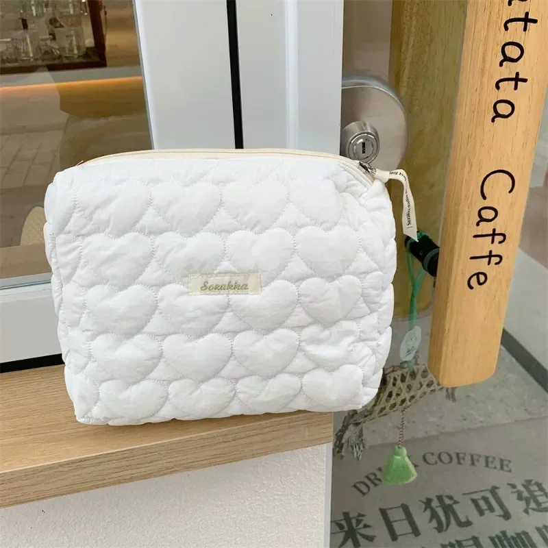 Large Capacity Women's Cosmetic Bags Cases Casual Ladies Heart Storage Bag with Zipper Female Travel Clutch Lispstick Handbags view 3