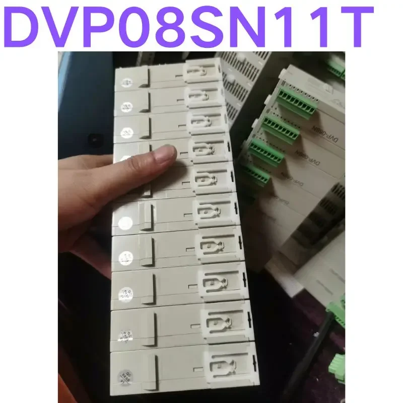 

Second-hand test OK DVP08SN11T, 8-way transistor output module, physical image