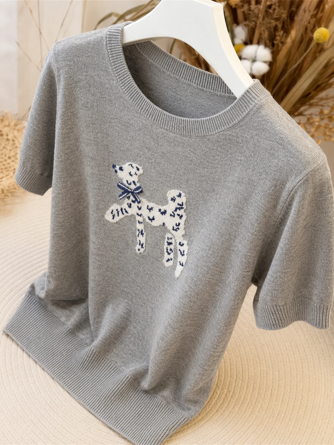 

Fashionable Embroidered Ice Silk round Neck Knitwear Short Sleeve Women's Top Cute Cartoon Design Summer New Style Commute Style