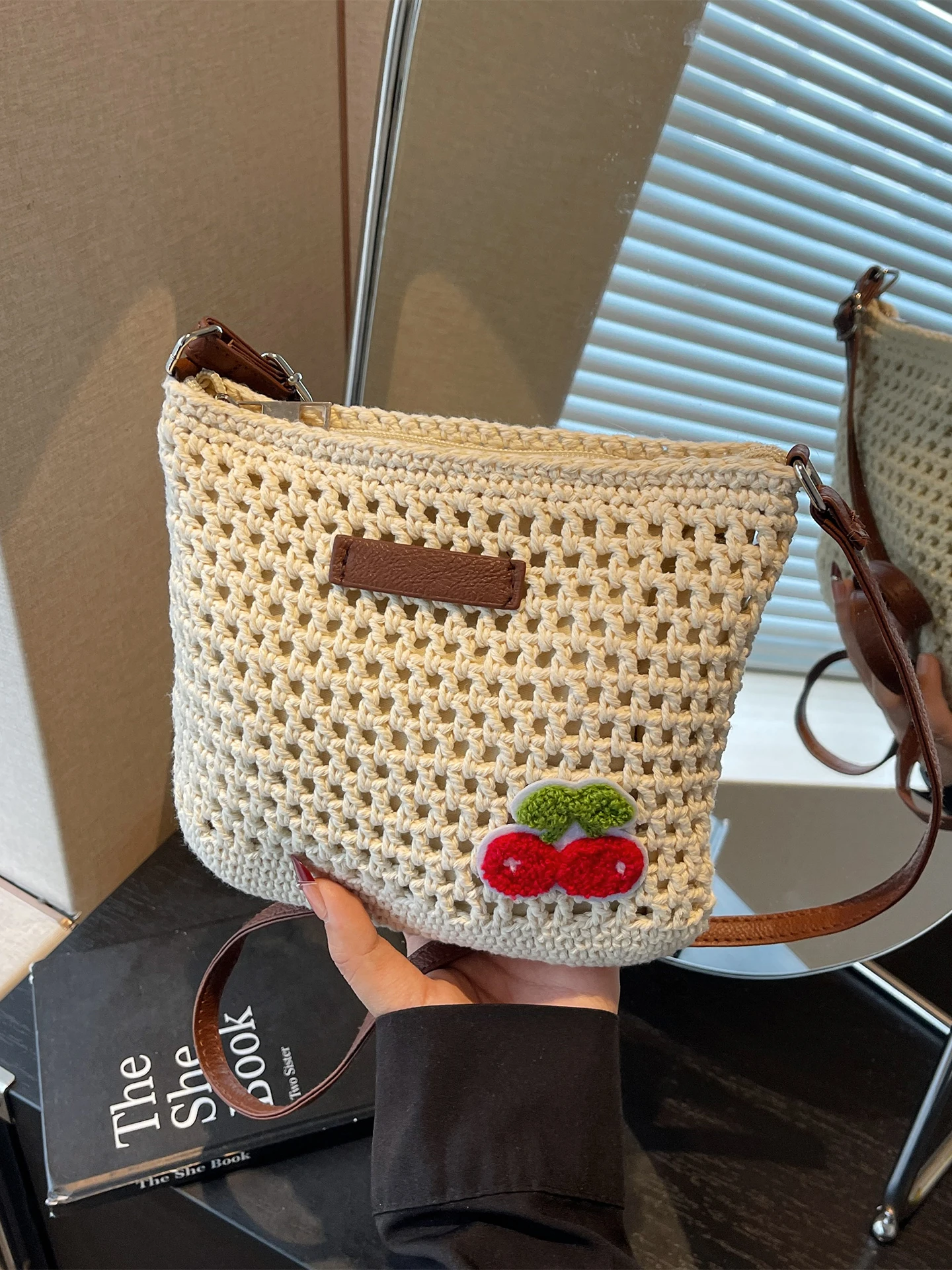 

Handwoven Spring Summer Women's Shoulder Bag Bucket Shape Crossbody Fashionable Outdoor Casual Simple Style Soft Handle