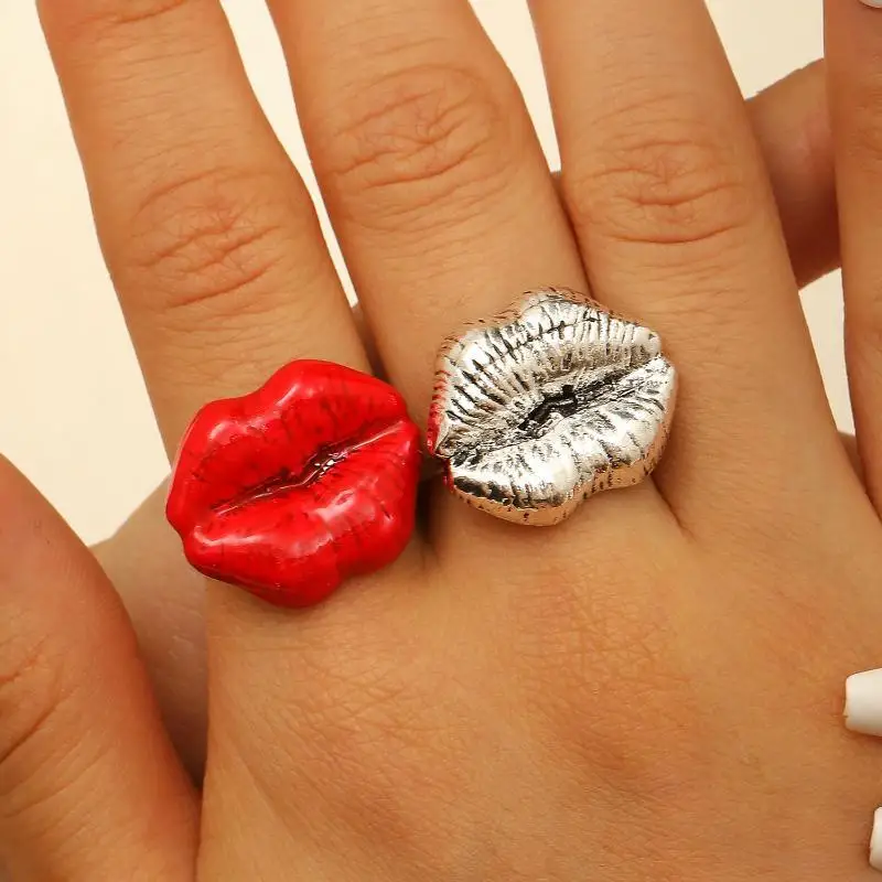 Vintage Sexy Lips Ring Retro Bold Glamour Statement Ring Durable Metal Jewelry for Women Night Club Party Accessory